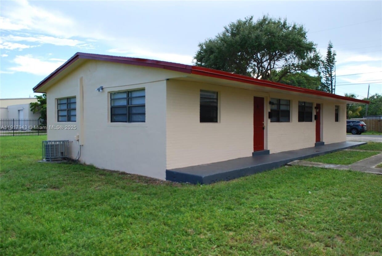 Primary Photo - 300 NW 5th Terrace