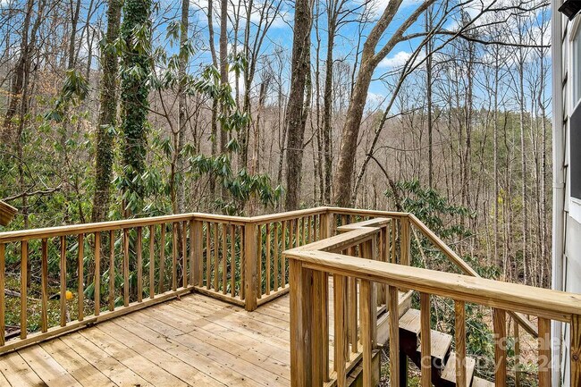 Terraza privada perfecta para un pequeño conjunto de muebles de patio. - 228 Barrett Rd