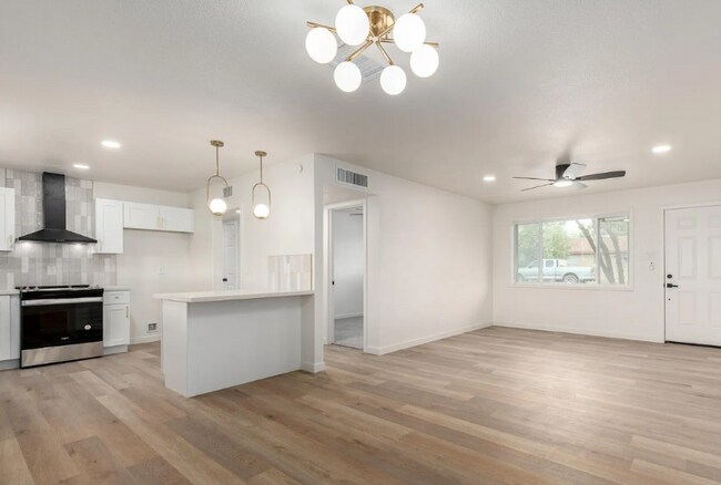 Building Photo - 3939 W Harmont Dr