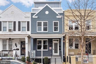 Building Photo - 750 19th St NE