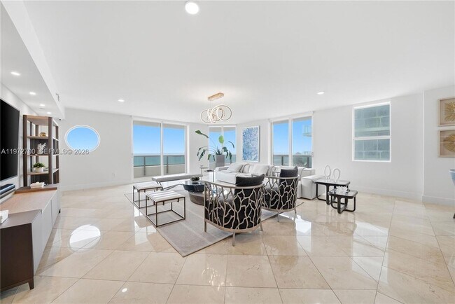 Foto del edificio - 5801 Collins Ave