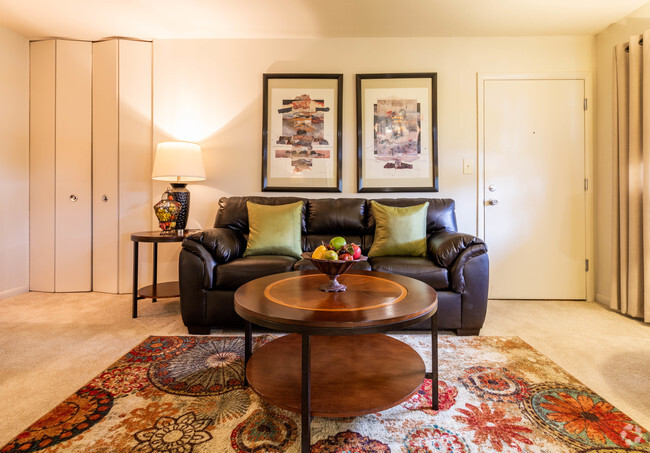 2BR, 1BA - 808-863 SF - Wellington Gate Apartments