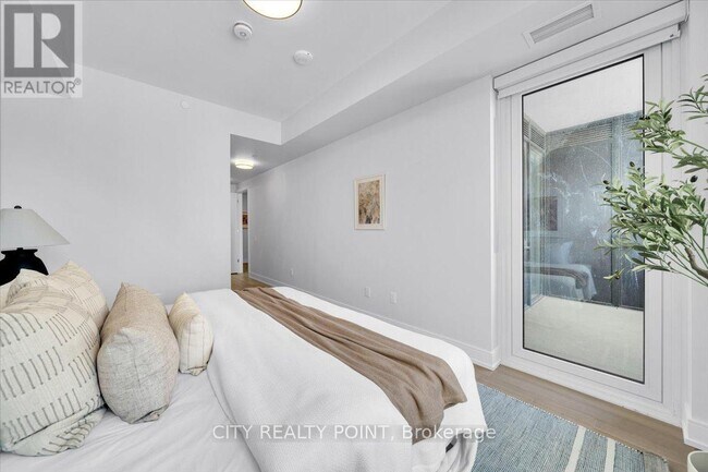 Photo du bâtiment - 664-664 Spadina Ave.