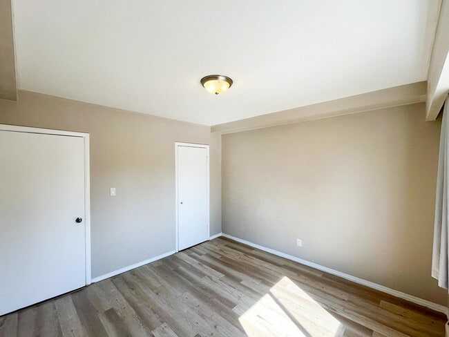 Building Photo - Hillside Place Apartments