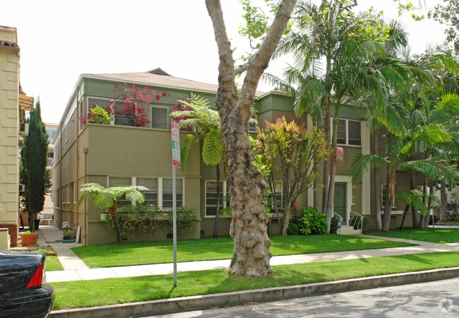 Building Photo - 302 N Almont Dr