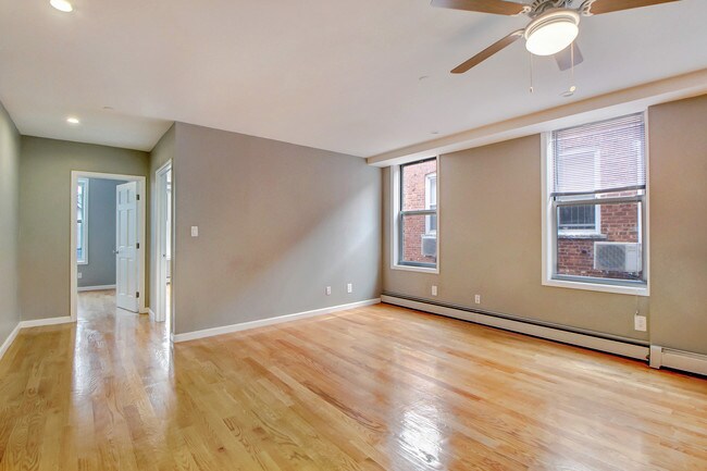 Building Photo - 849 E 14th St