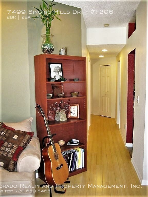 Building Photo - Cozy 2 bedroom Condo Near Boulder