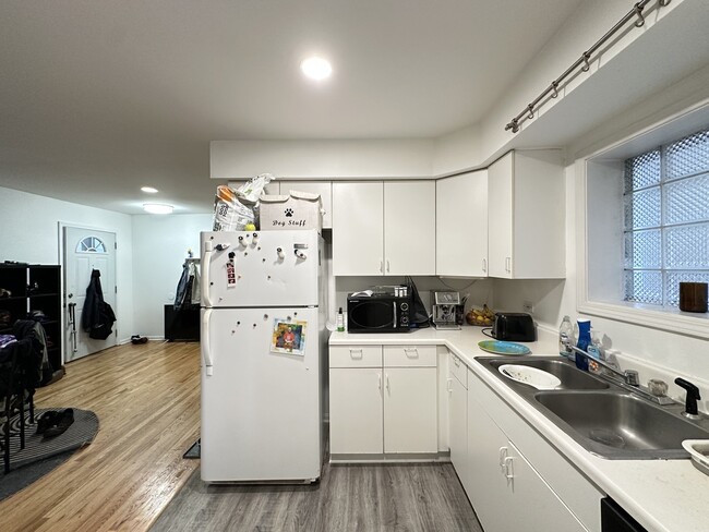 Foto del edificio - 1827 N Marshfield Ave