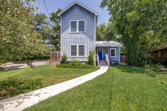 Building Photo - 737 E Magnolia Ave