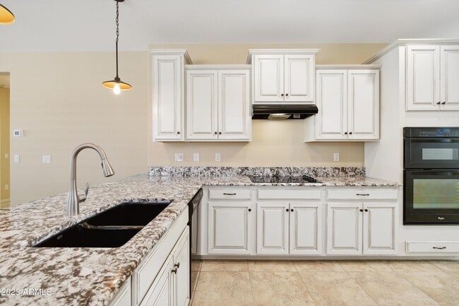 Building Photo - 2820 E Detroit St