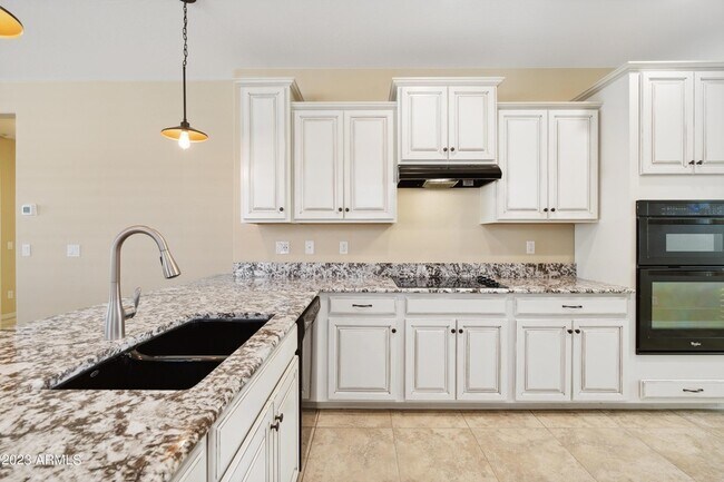 Foto del edificio - 2820 E Detroit St