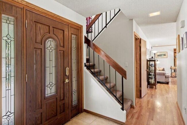 Front entry way - 2677 E Matterhorn Dr