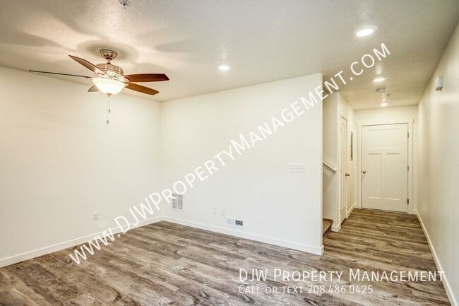 Building Photo - 3715 N Centrepoint Way
