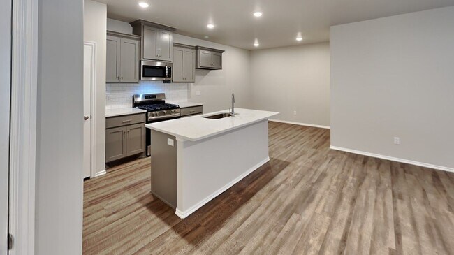 Building Photo - Luxury 3 Bedroom 2 Bathroom Duplex with 2 Car Garage in Piedmont Schools (Neighborhood Park/Baske...