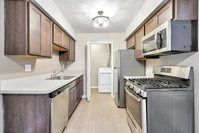 Building Photo - Pointe West Apartments