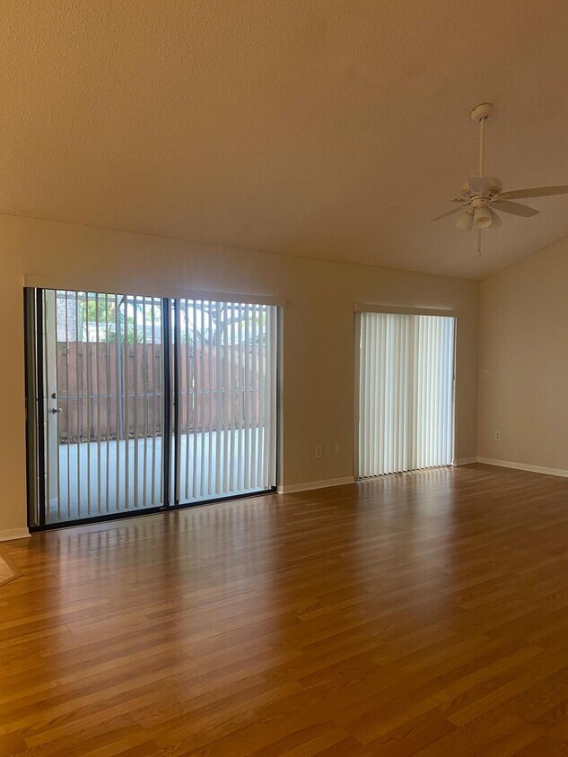 Foto principal - 1230 Summit Pl Cir