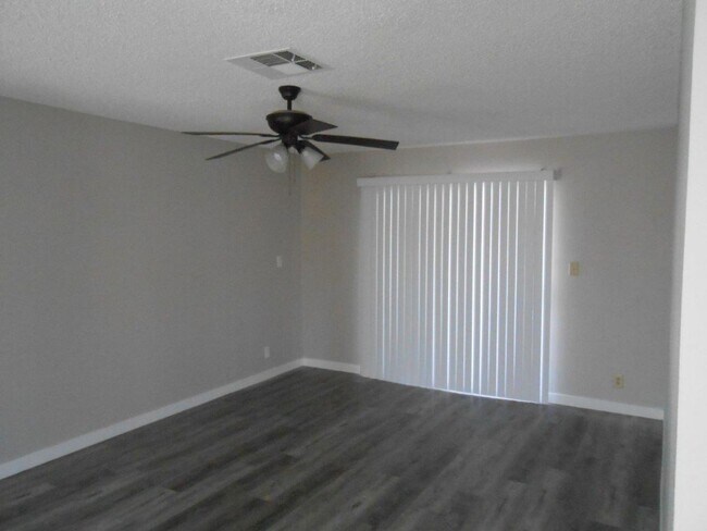 Foto del edificio - Spacious Single Story Home near Lake Mead ...