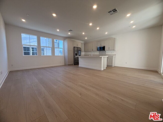 Foto del edificio - 240 Abacus Ave