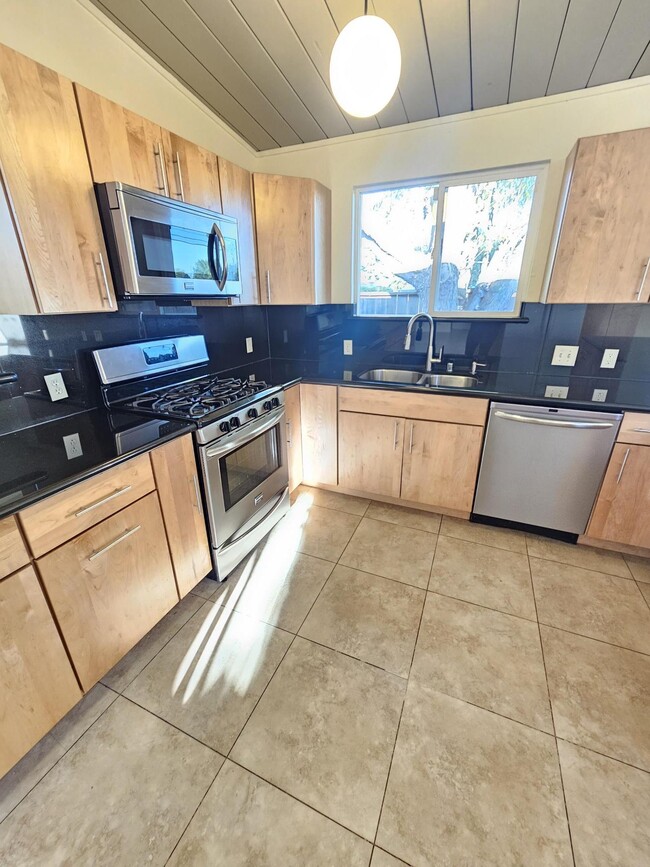 Building Photo - 4100 Wilson Ln