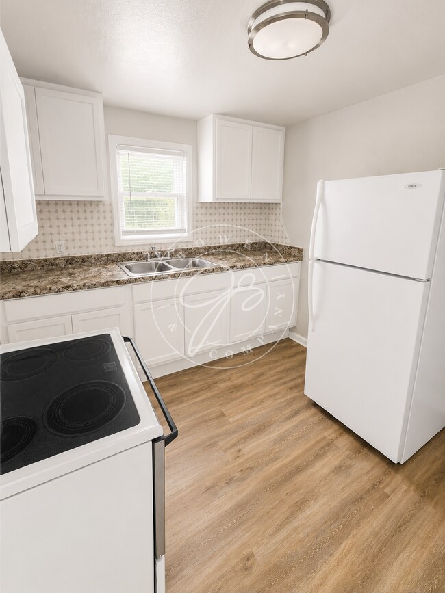 Foto del edificio - Updated West Toledo Upper unit! 2 Bedroom – Water Included!
