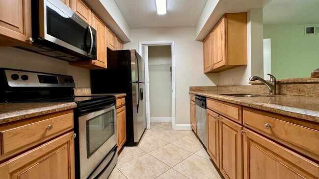 Building Photo - 815 Boynton Beach Blvd