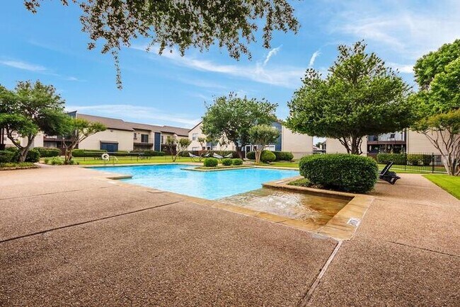 Foto del edificio - 14350 Dallas Pkwy