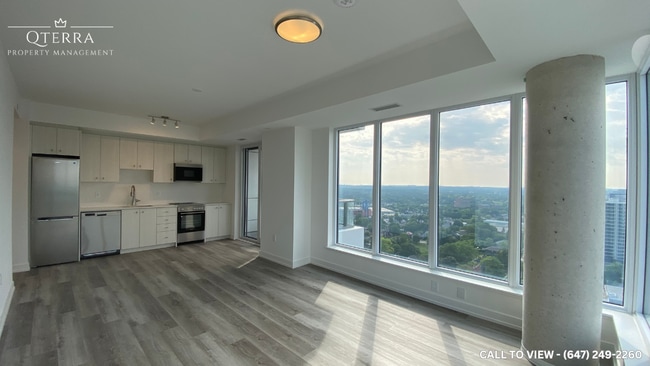 Building Photo - 15 Wellington St S