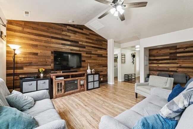 Building Photo - Spacious 4 Bed + Bonus | 3 Bath | 2,760 Sq Ft | Star, Idaho