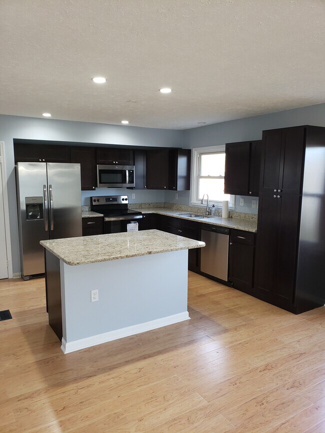 Foto del edificio - 4741 Bent Pine Dr