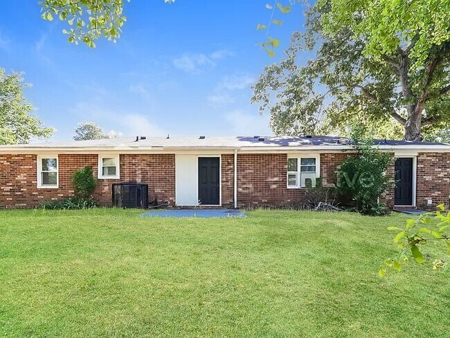 Foto del edificio - 255 Oak Lake Dr