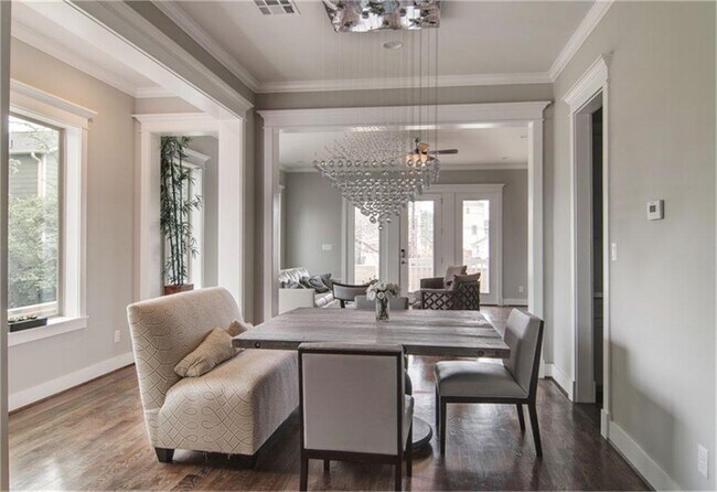 Foto del edificio - 1023 E 24th St