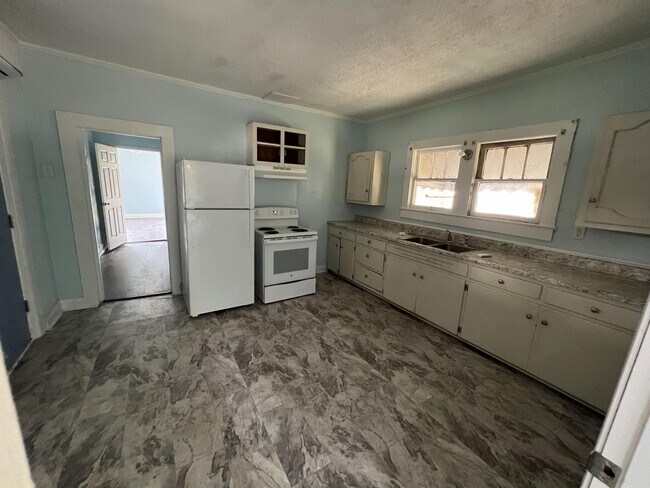 Building Photo - 210 Marne St