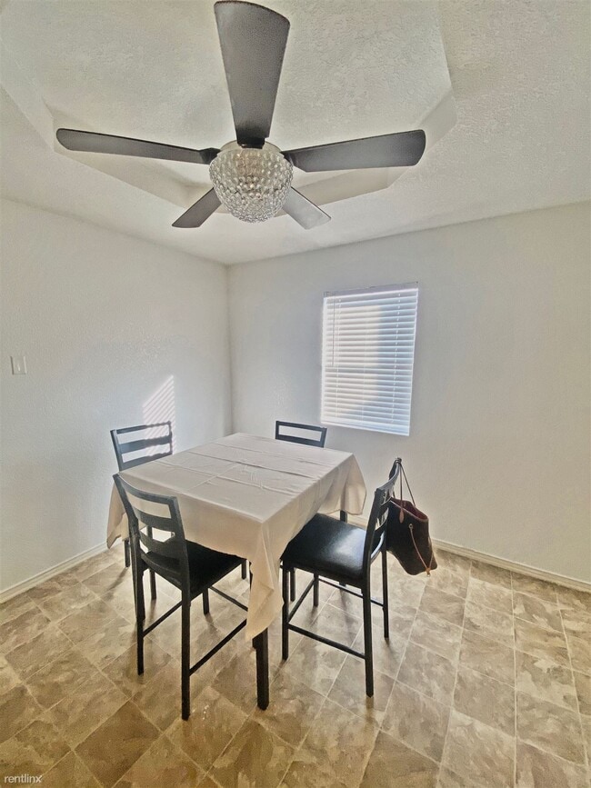 Building Photo - 4 br, 2 bath House - 3400 Woodlake Dr
