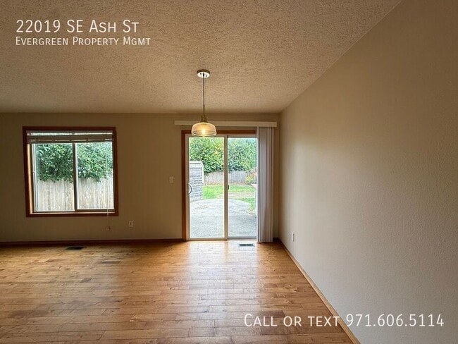 Building Photo - 22019 SE Ash St