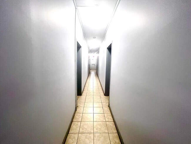 Foto del edificio - 64 Tuers Ave