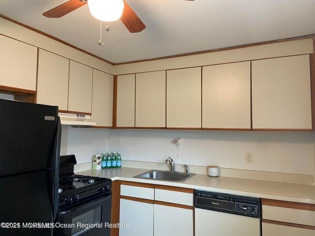 Foto del edificio - 10 Laurel Pl