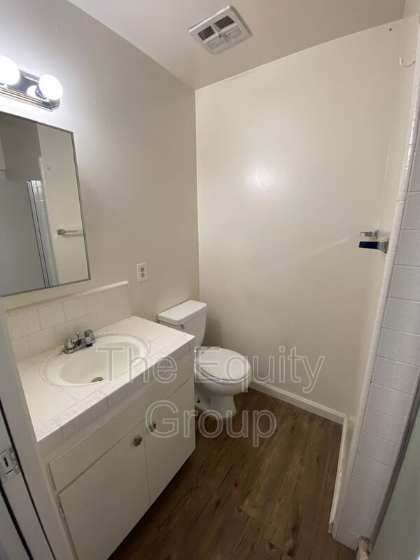 Building Photo - 2530 S Hall St