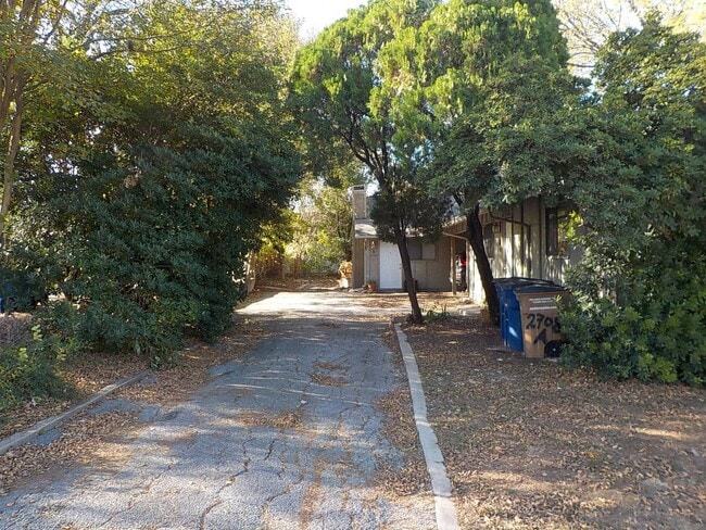 Foto del edificio - Domingo Properties2 (2708 Parker Ln)