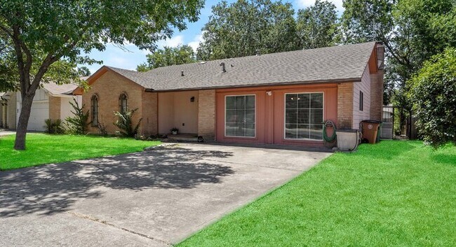 Foto del edificio - 4611 Cedargrove Dr