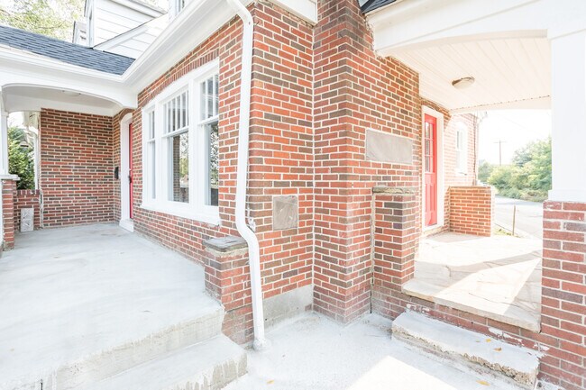 Building Photo - 215 Bellview Ave