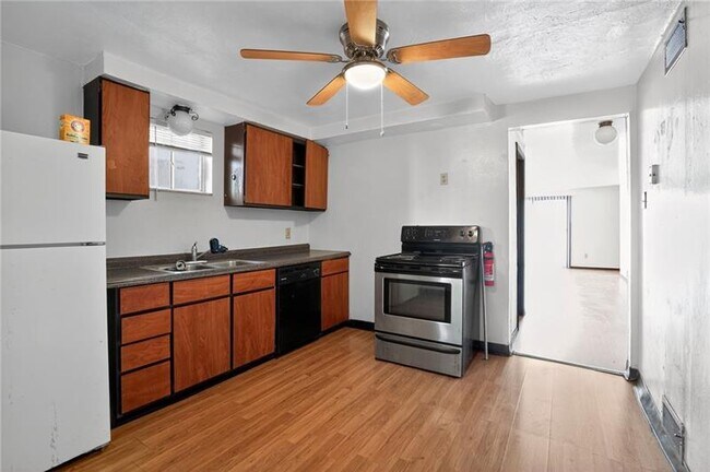 Foto del edificio - 4034 Murray Ave