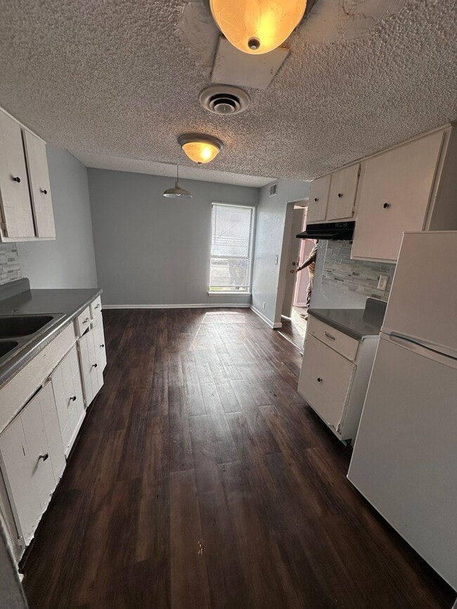 Building Photo - 270 Tampa Dr