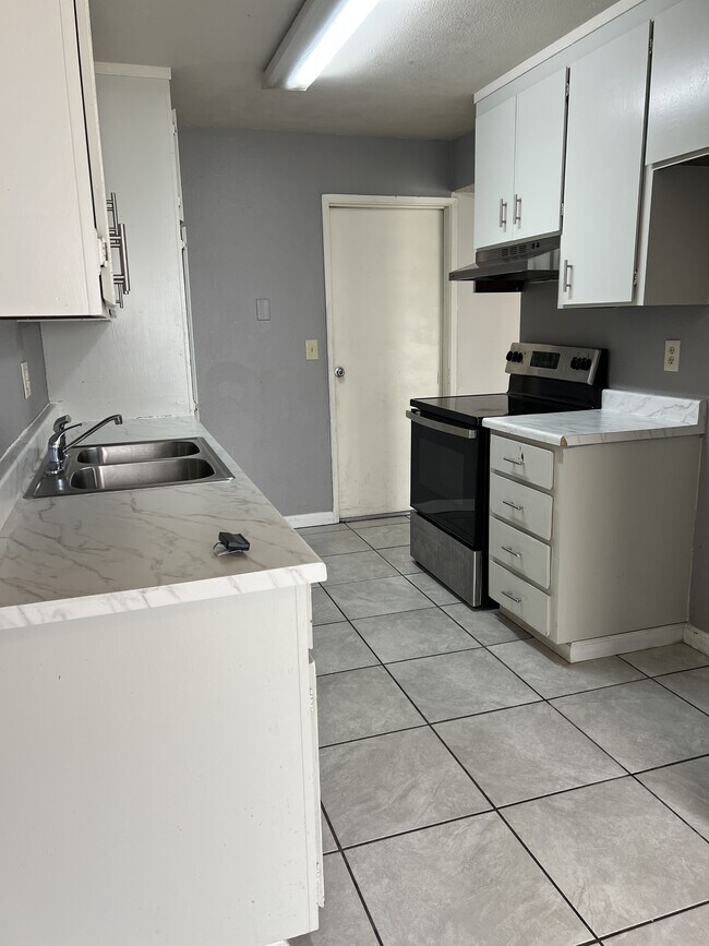 Building Photo - 1532 Valdez Cir