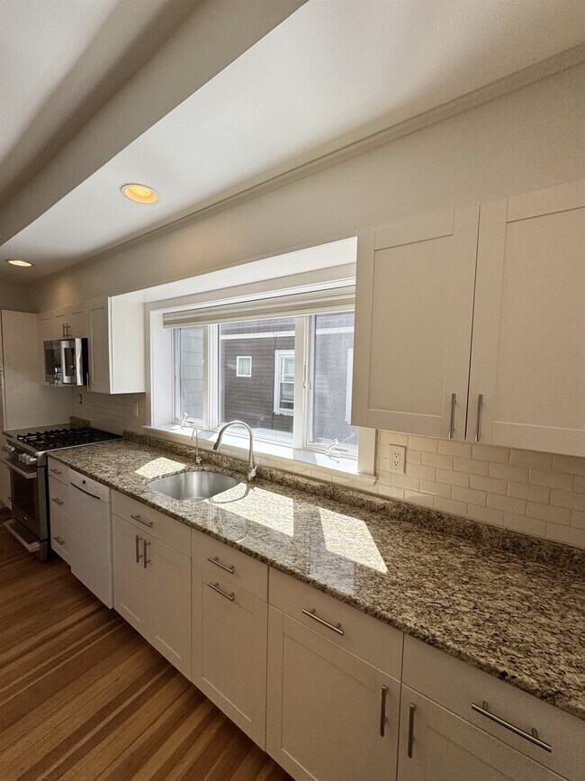 Building Photo - 121 Highland Ave