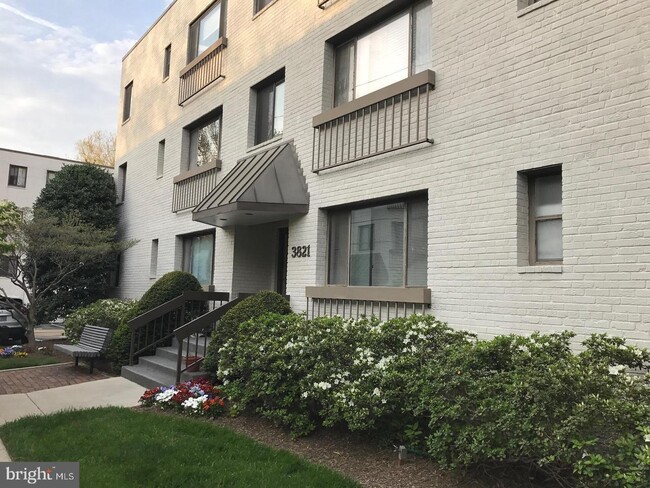 Building Photo - 3821 Davis Pl NW