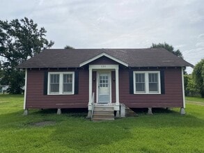 Building Photo - 131 Castille St