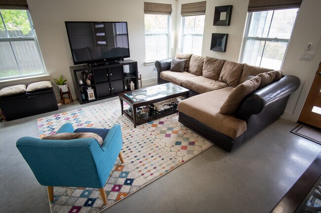 Foto del edificio - 1000 Taulbee Ln