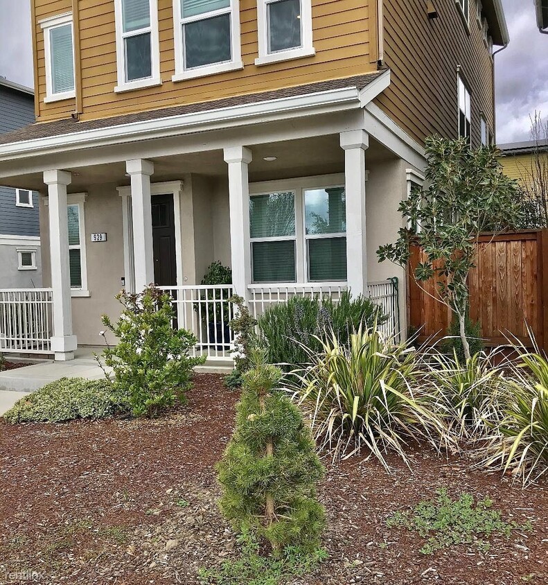 Primary Photo - 939 Phelan Ave