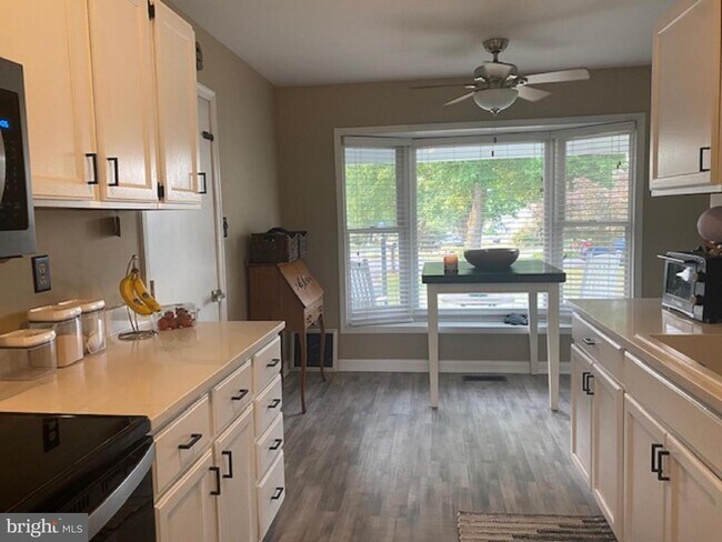 Building Photo - 8501 Adventure Ct
