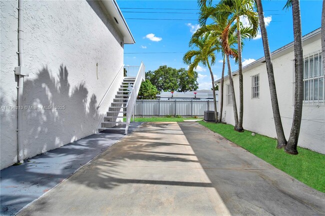 Foto del edificio - 10410 NW 28th Ave